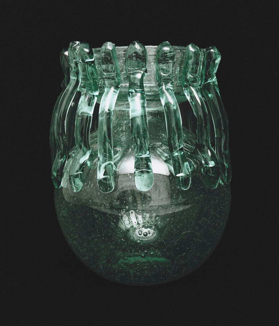 Manigilie Vase